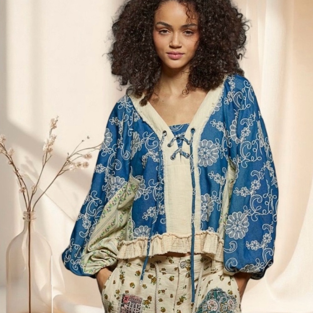POL Denim & Cream Woven Floral Boho Top with Ruffle Hem - Picture 6 of 6